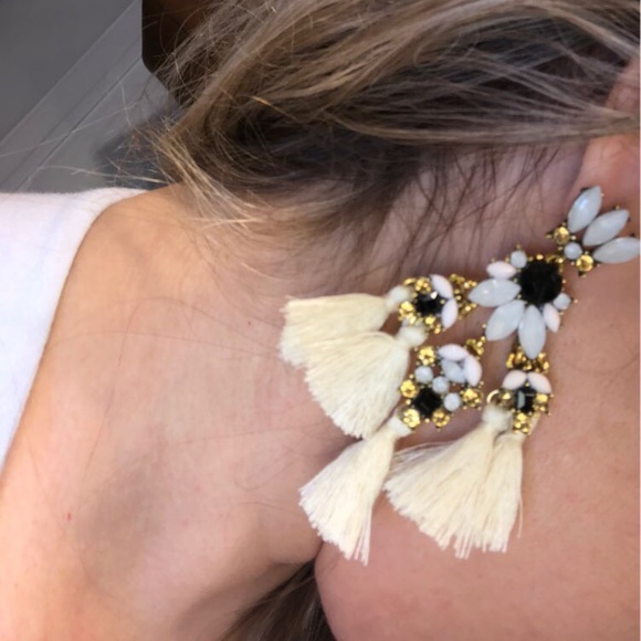 ‘Susan’ Exaggerated statement earring - Picture 4 of 6